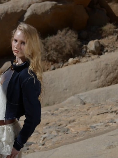 Model Laura